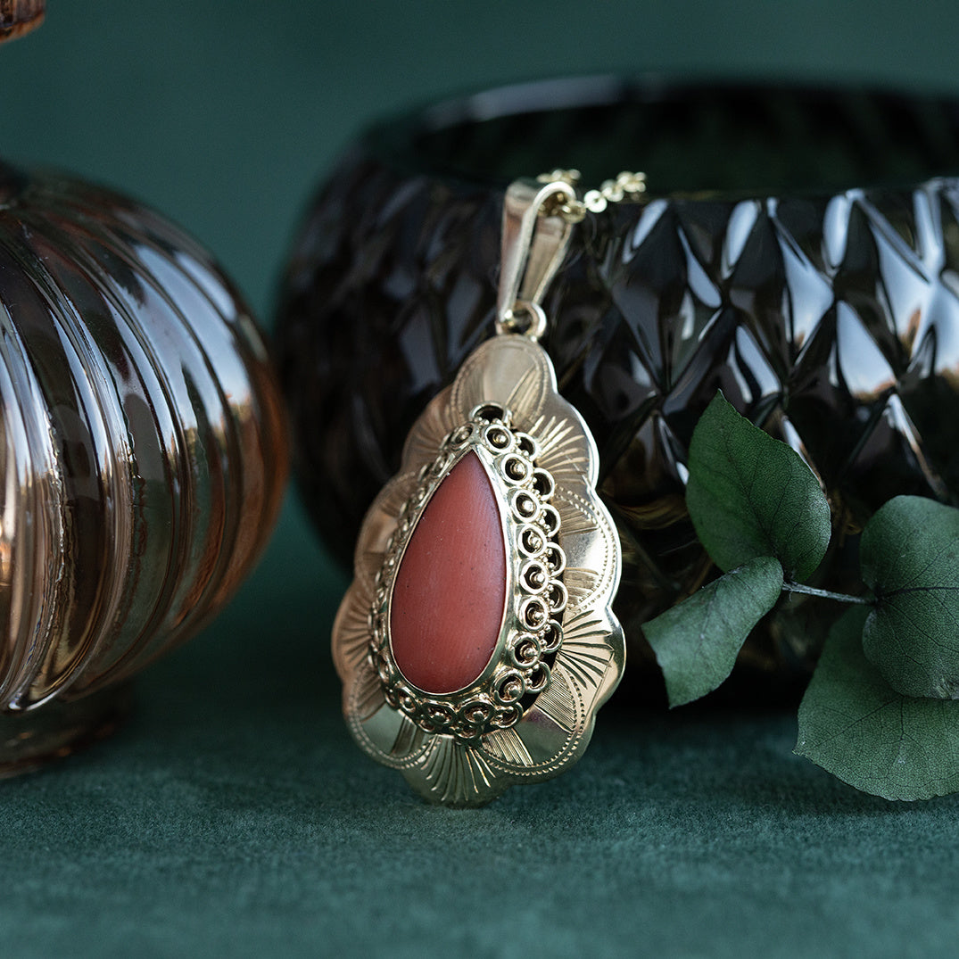 Golden vintage pendant with blood coral 14 kt