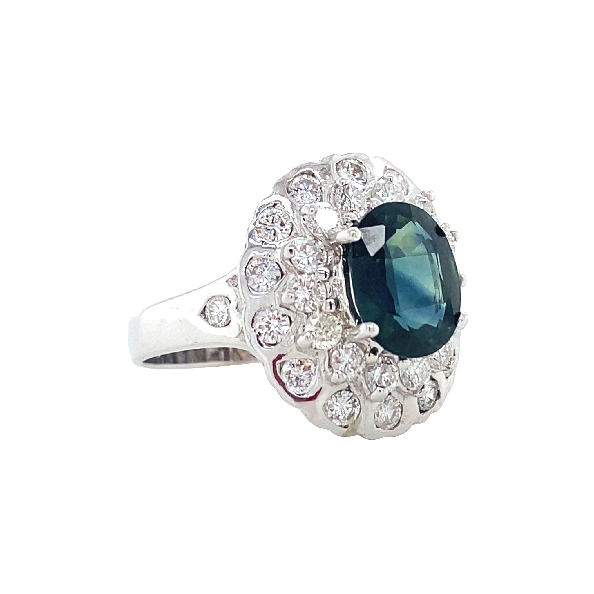 White gold vintage entourage ring with sapphire and diamond 18 kt