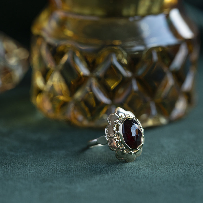 Gouden ring met granaat 14 krt