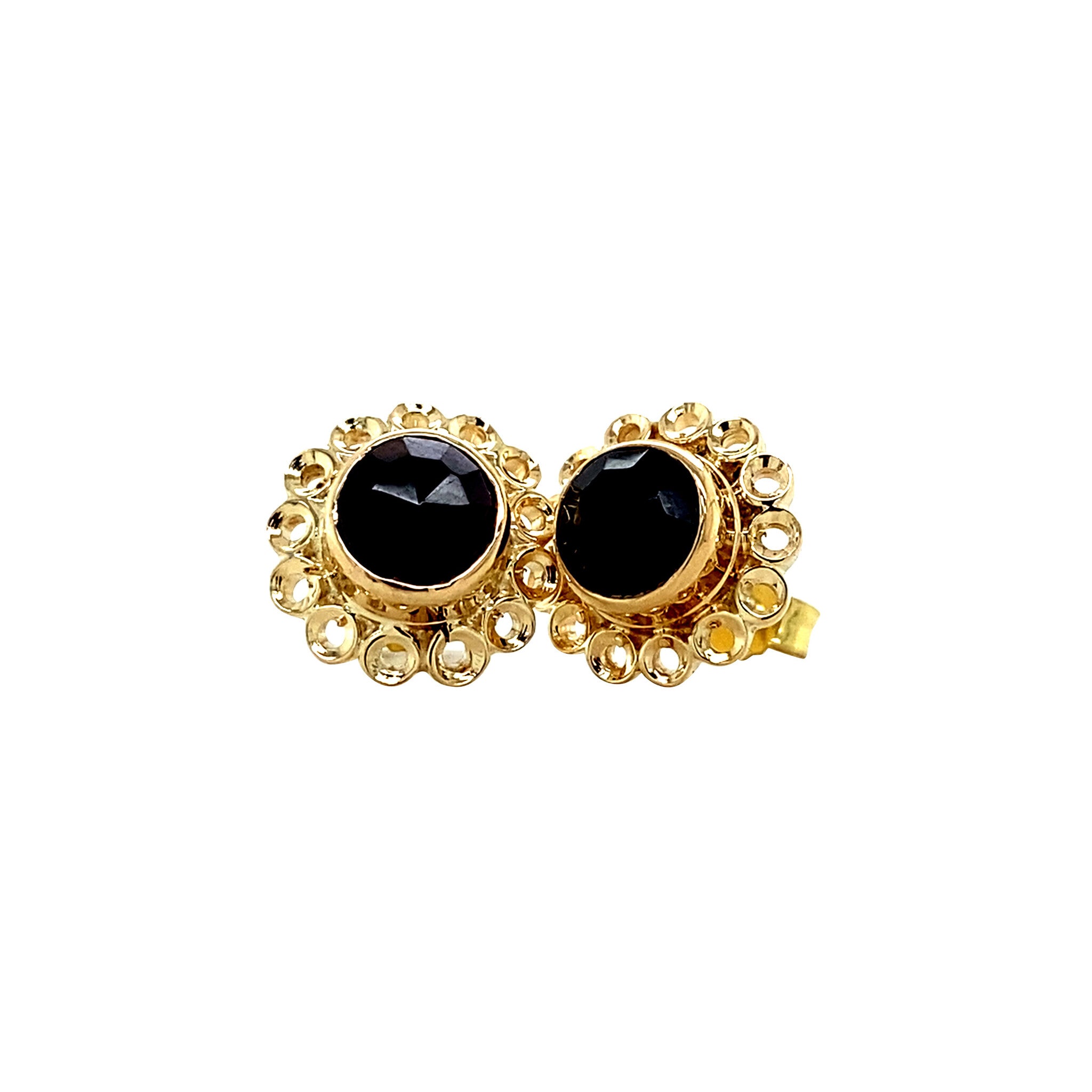 Vintage 14 kt gold stud earrings with garnet