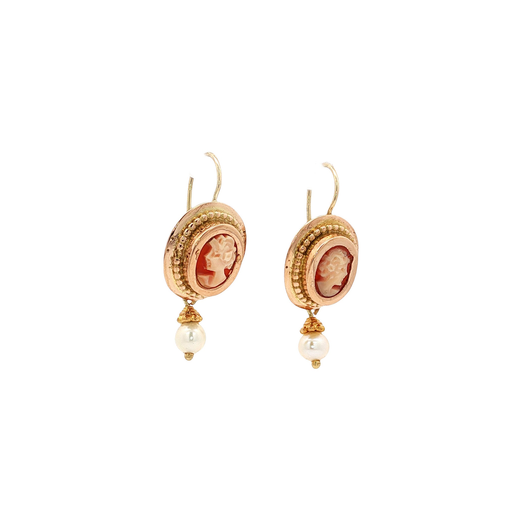 Gouden vintage oorhangers met camee en parel 14 kt