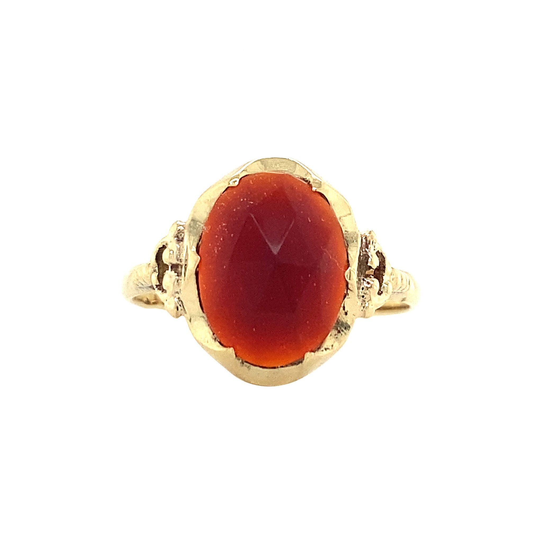14 kt gold ring with carnelian