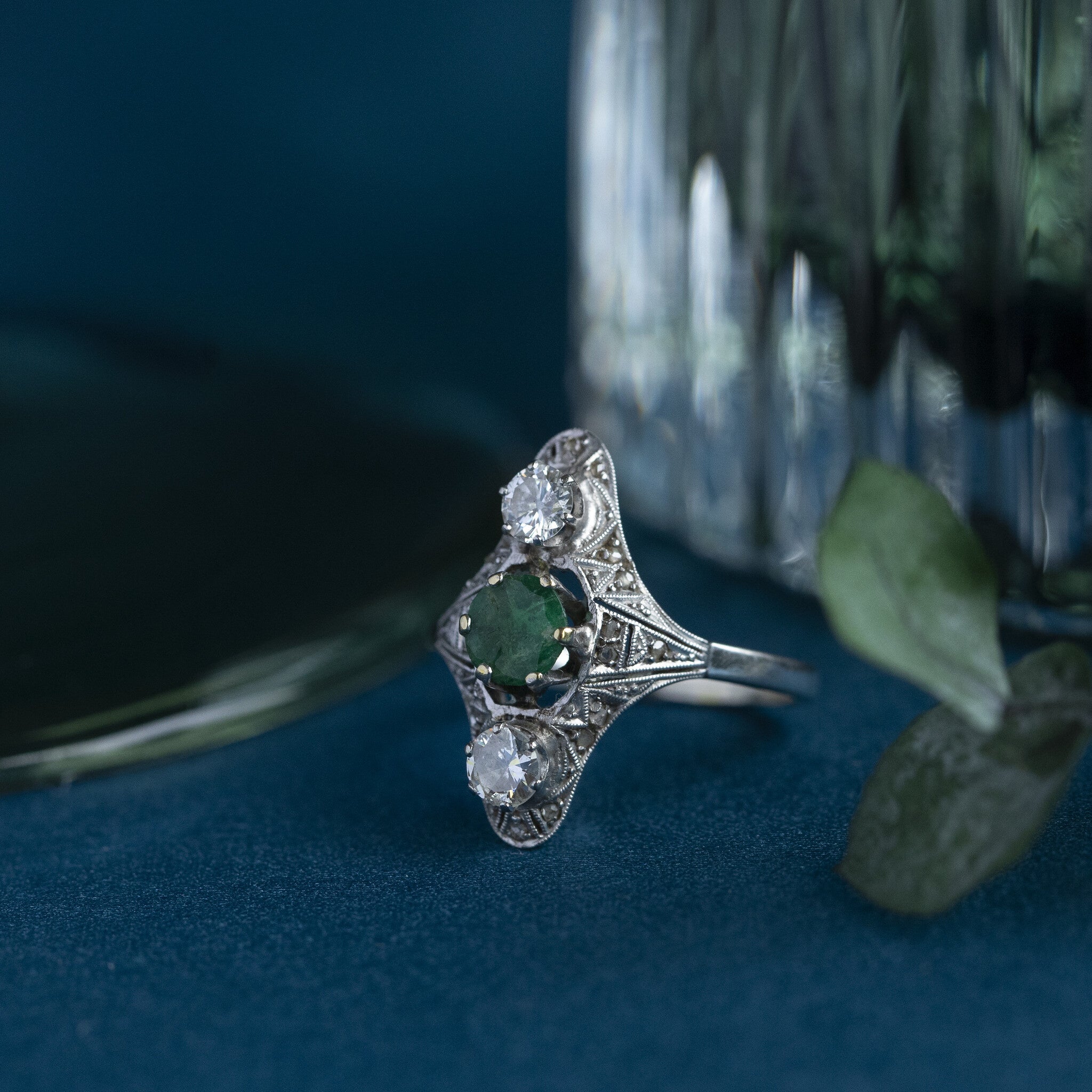 Witgouden prinsessenring met smaragd en diamant 18 krt