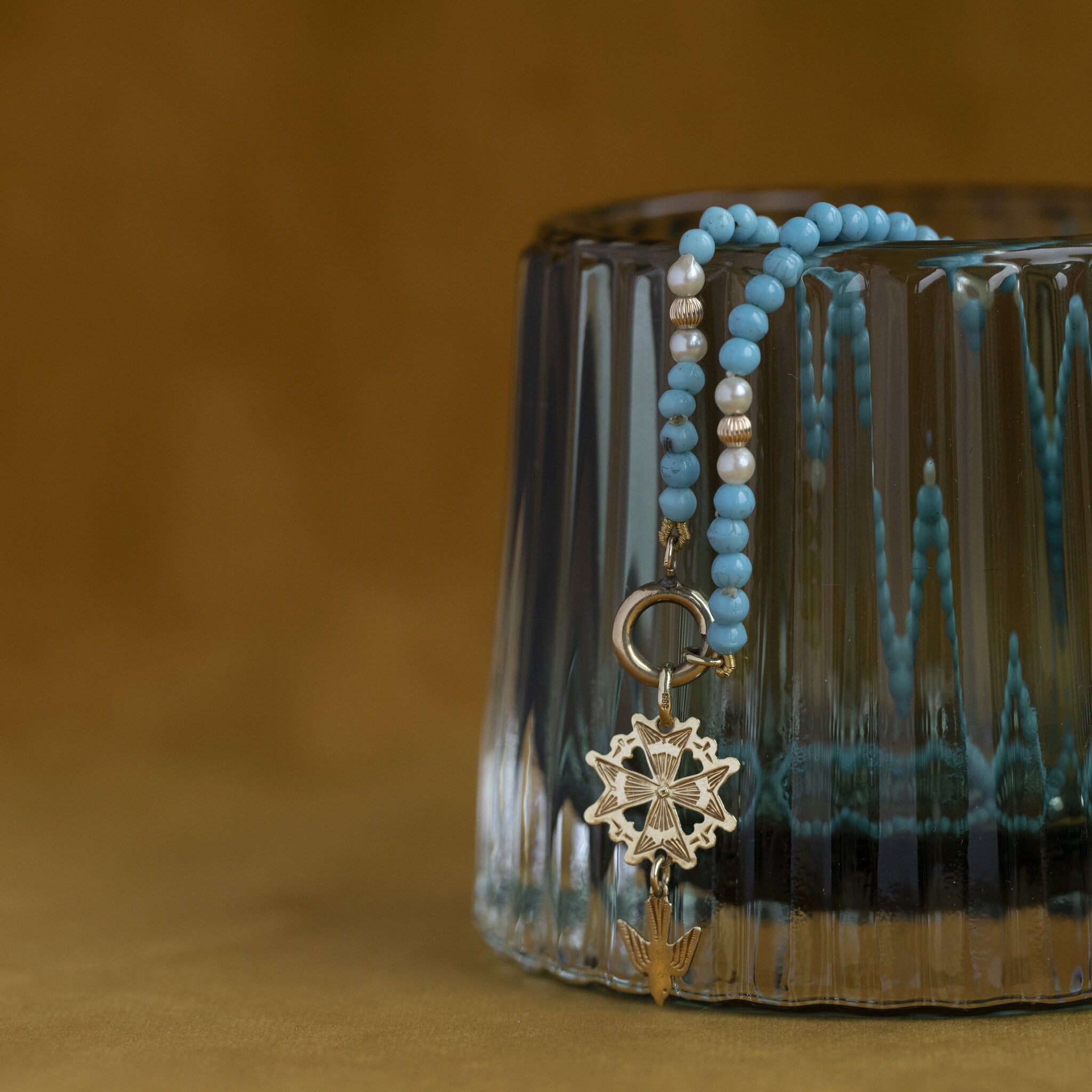 Turquoise necklace with pearl and gold lacing 37.5 cm 14 krt