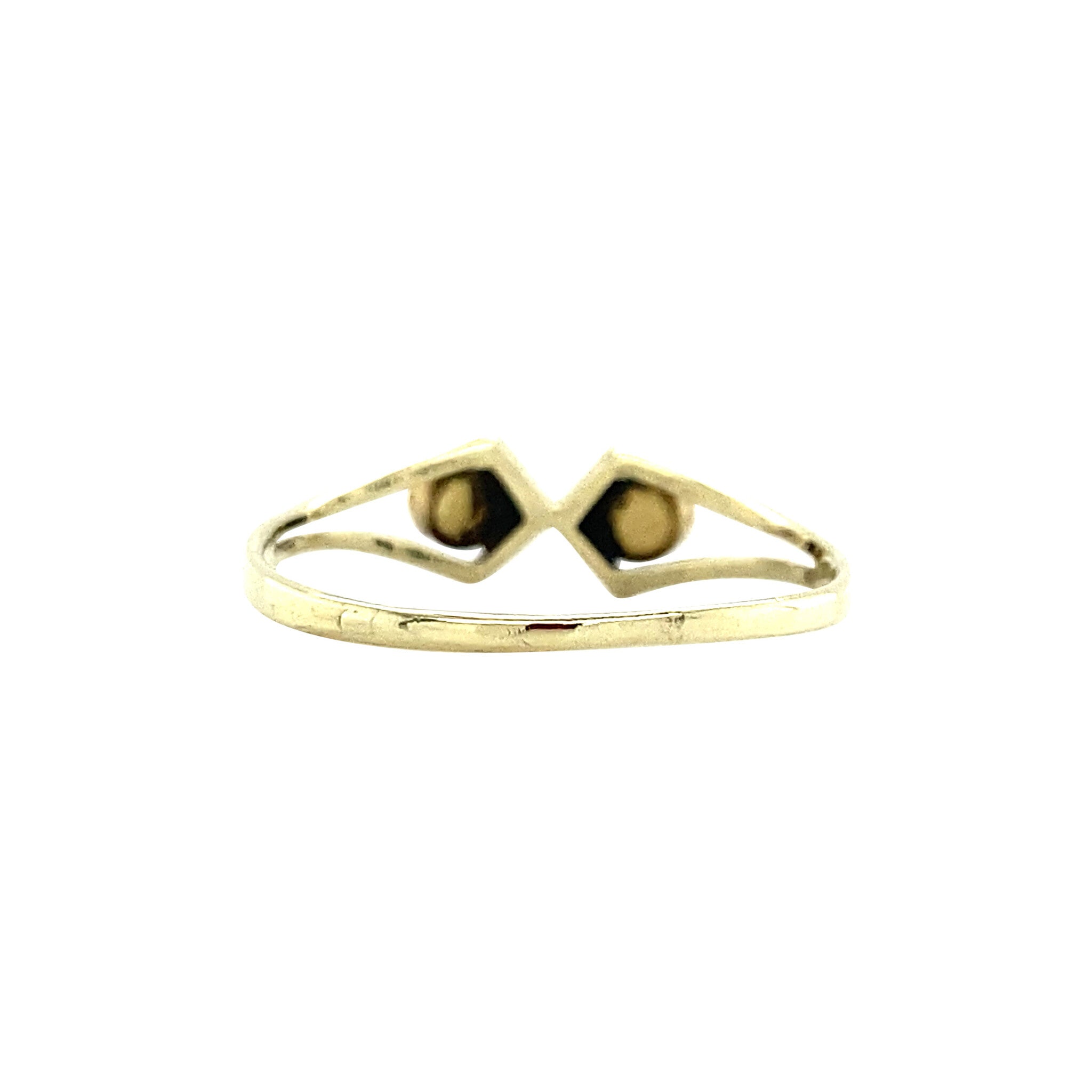 14 kt gold ring with blood coral