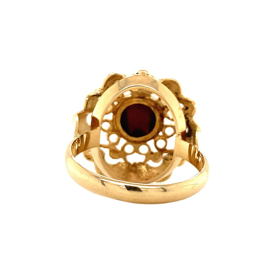 14 kt gold ring with garnet