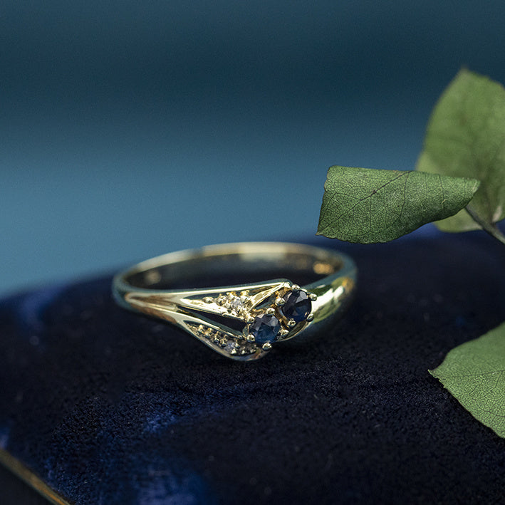 14 kt gold ring with sapphire and diamond