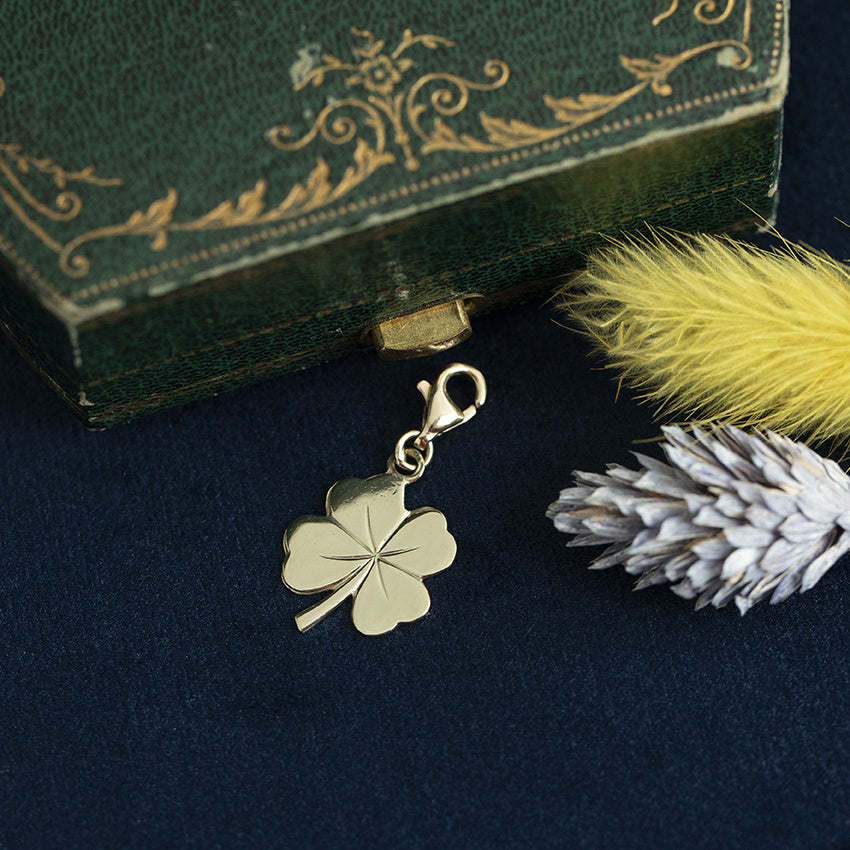 Vintage gold four-leaf clover pendant 14 kt
