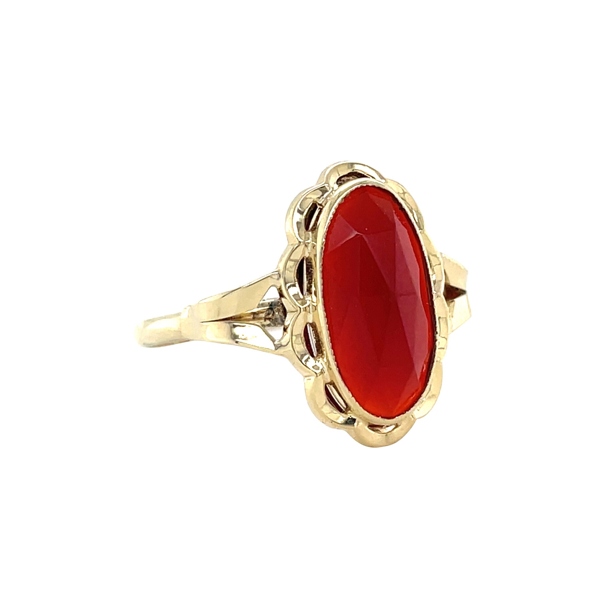 Golden vintage ring with carnelian 14 ct