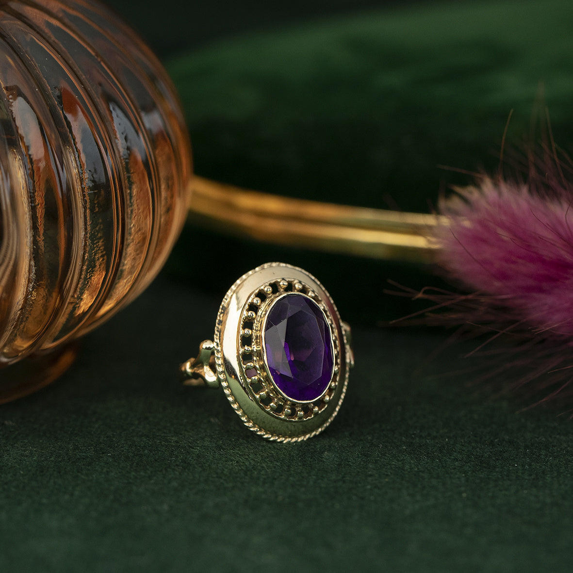 Gold ring with amethyst, 14 kt