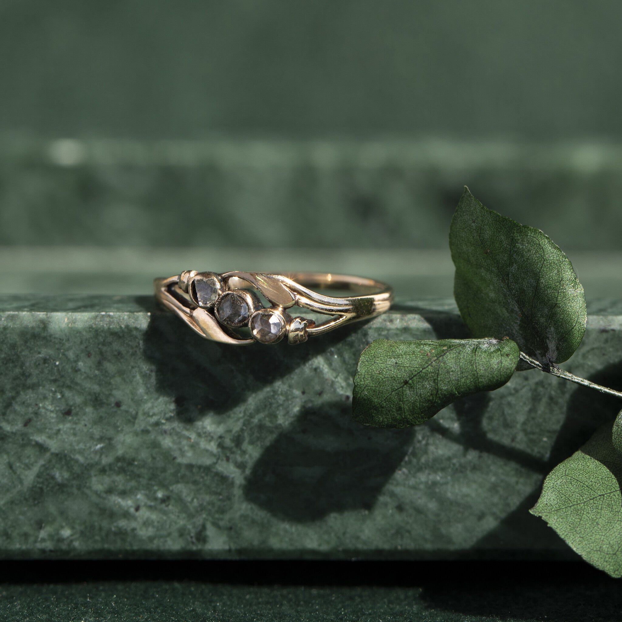 14 kt gold ring with a rose-cut diamond