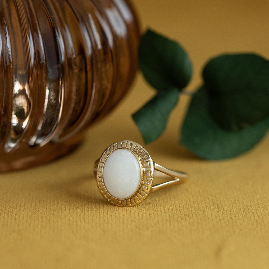 Gouden vintage ring met opaal 14 krt