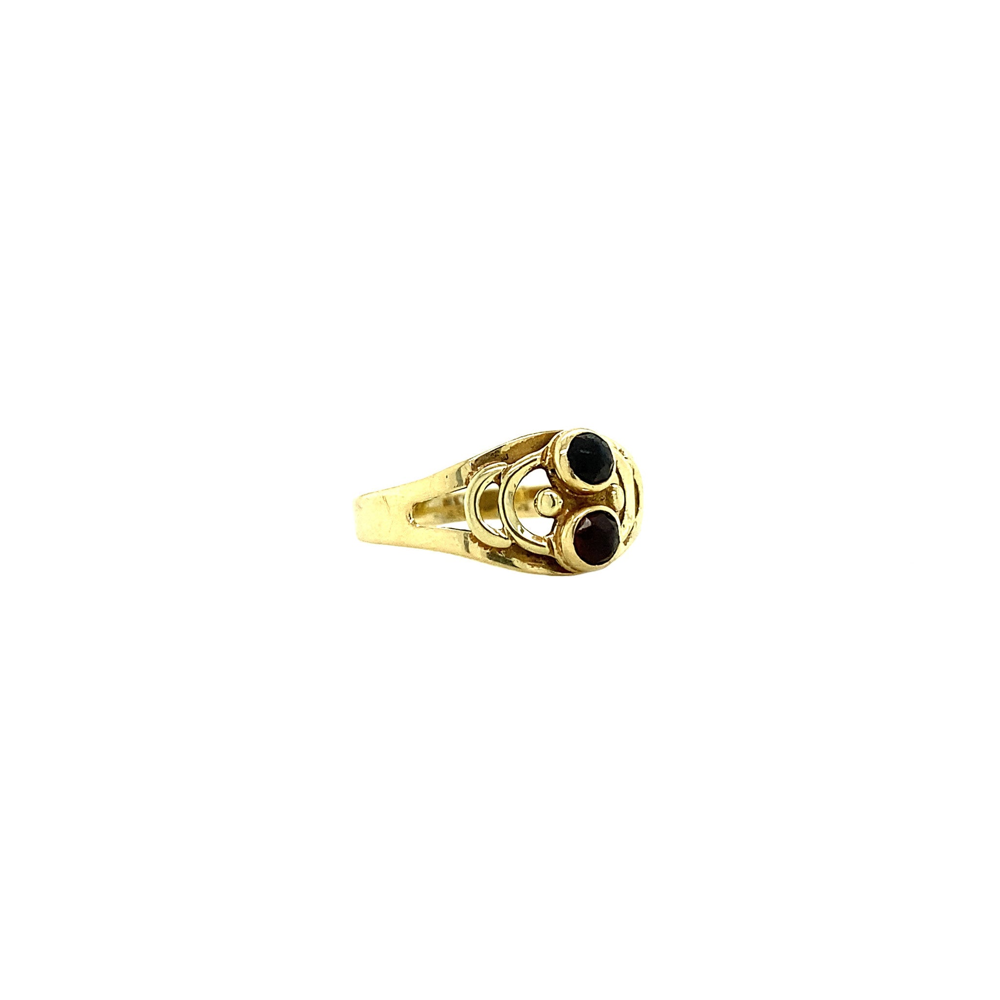 14 kt gold ring with garnet