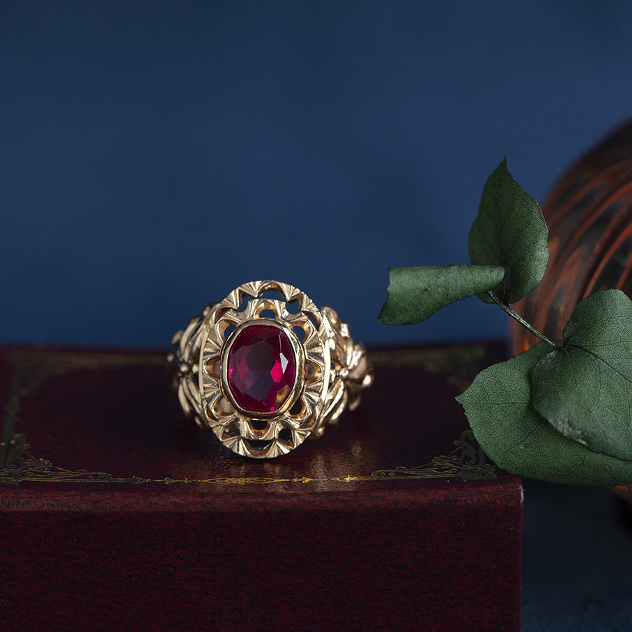Rose-gold vintage ring with ruby 14 kt