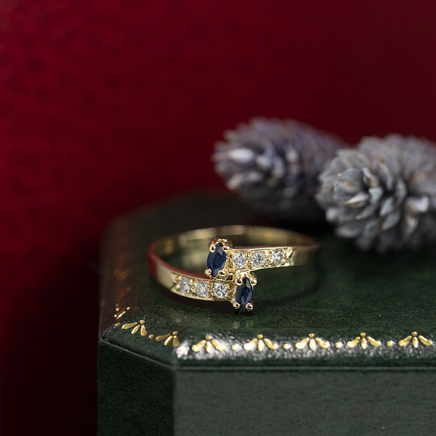 Gold vintage slagring with sapphire and diamond, 18 kt