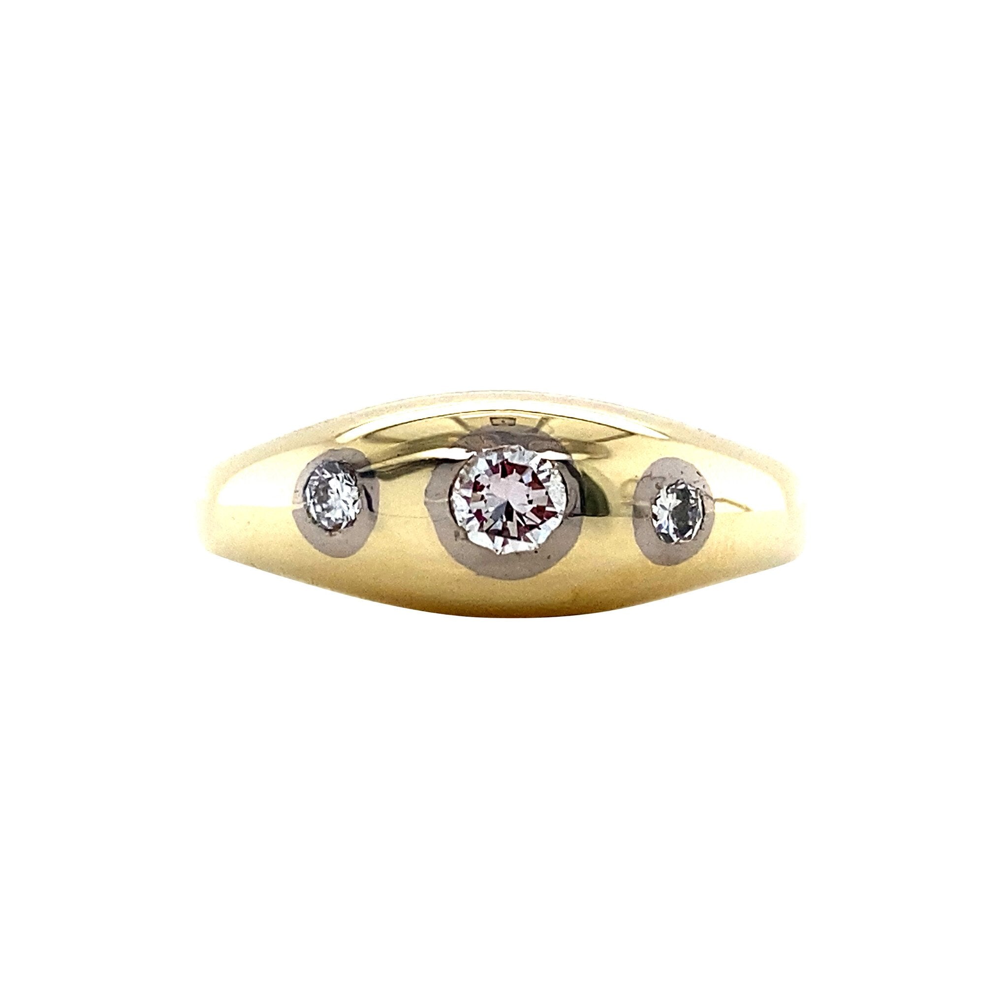 14 kt gold ring with a diamond
