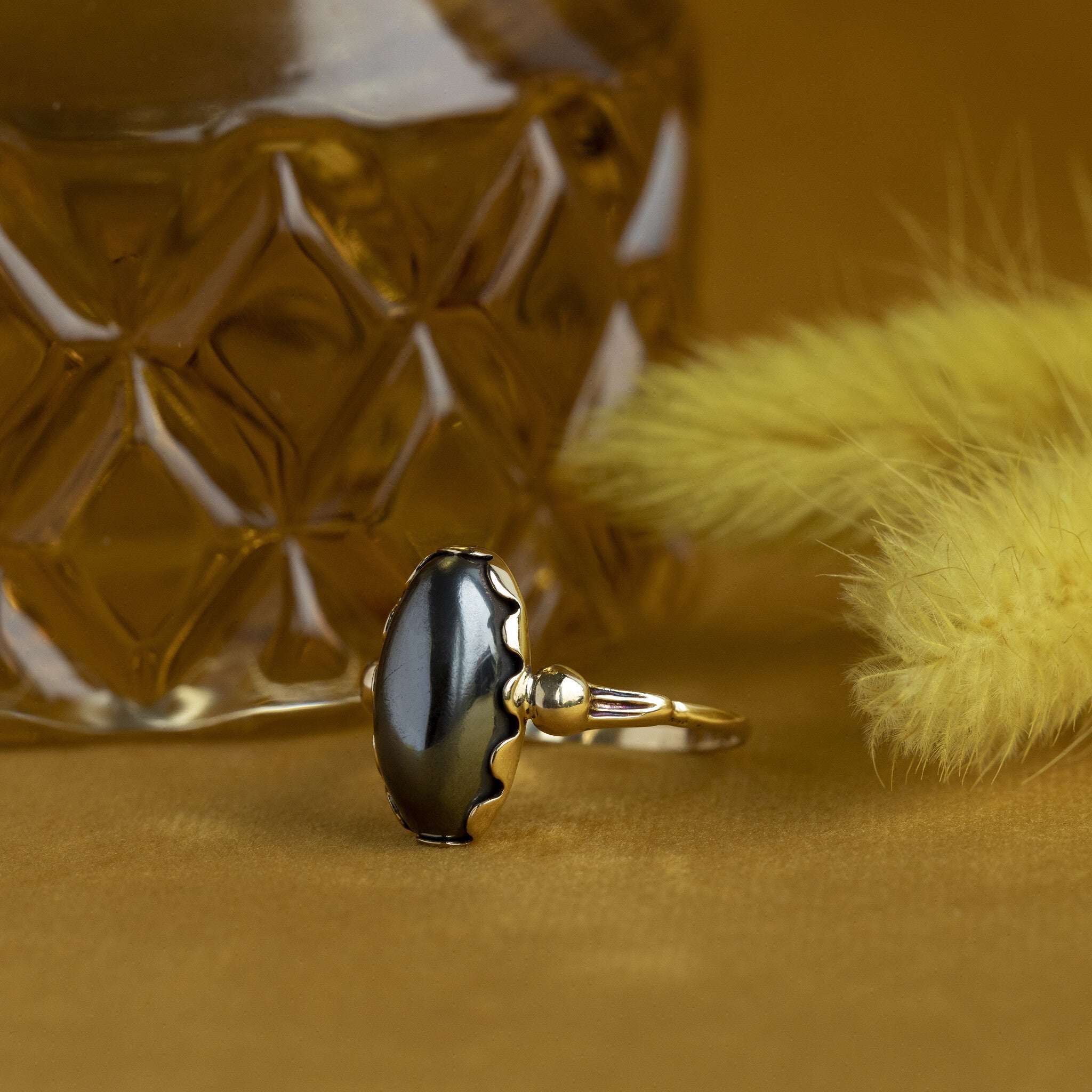 14 kt gold ring with hematite