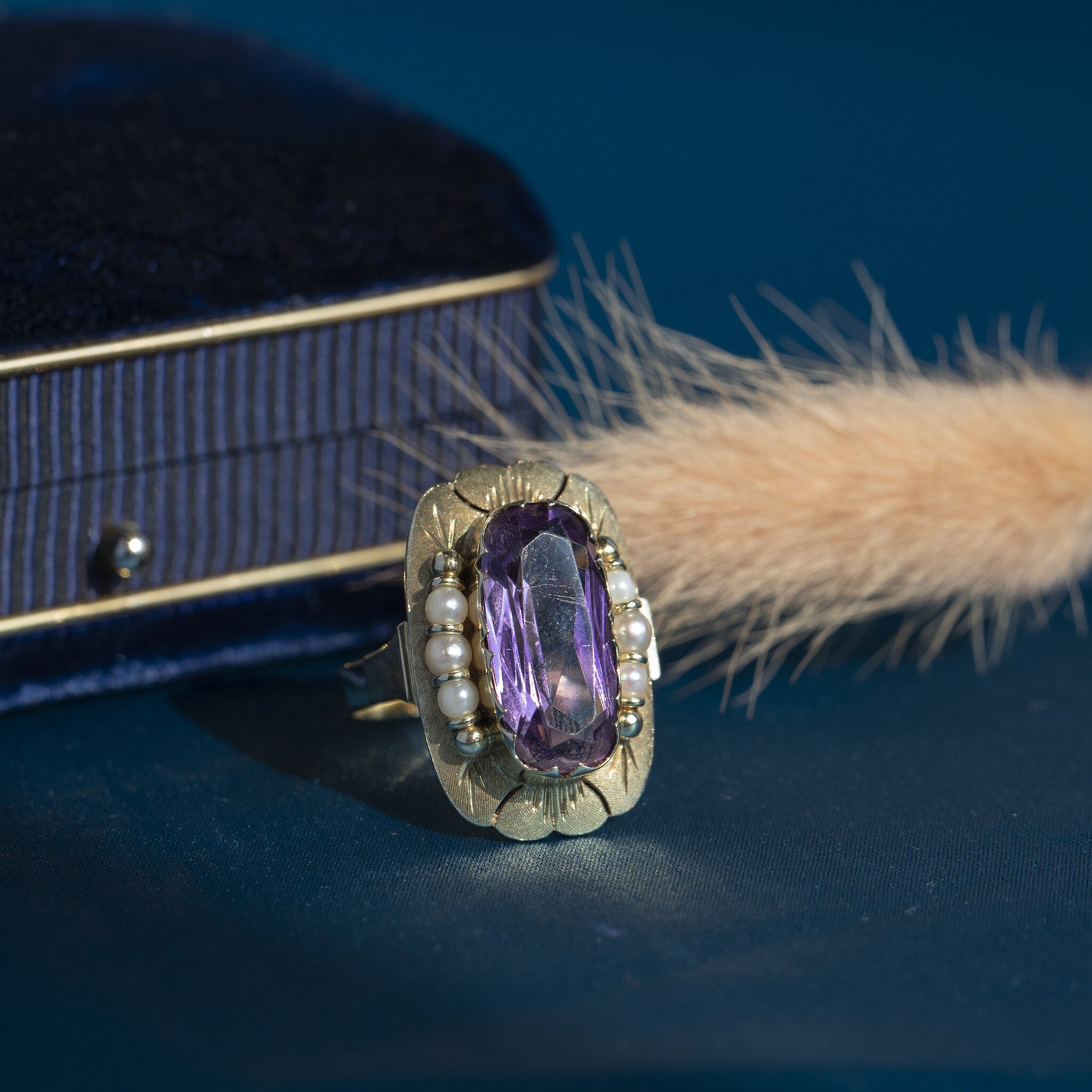14 kt gold ring with amethyst and pearl.