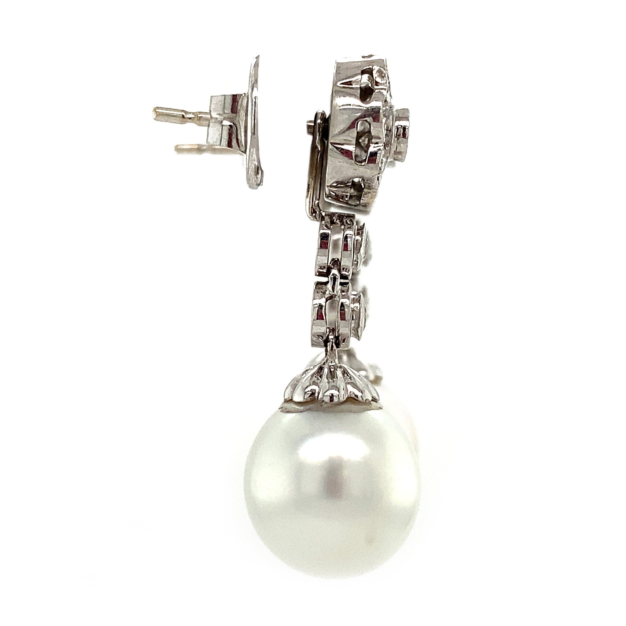 Gold dangle earrings with pearl and diamond, 18 kt