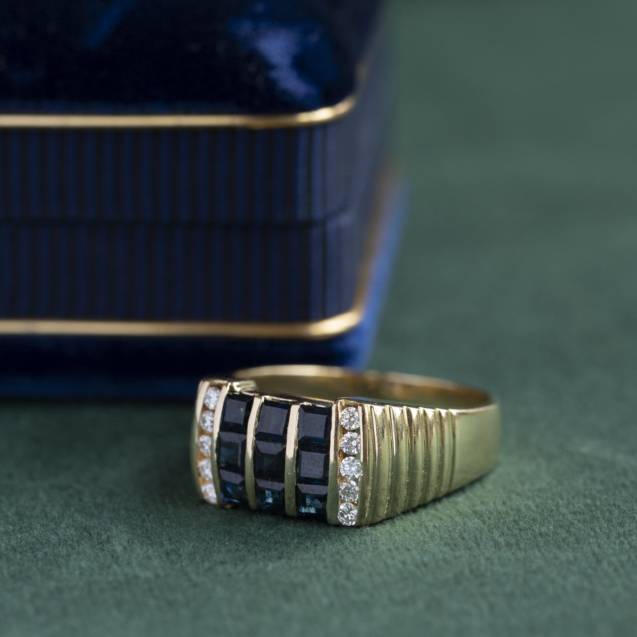 Gouden ring met saffier en diamant 18 krt