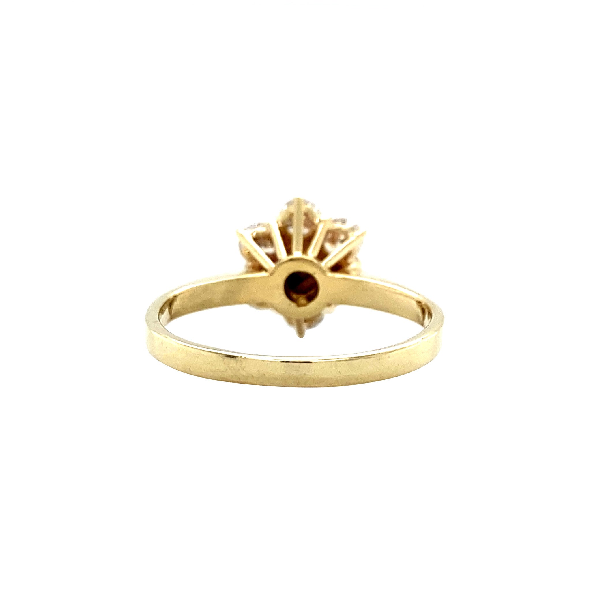 Vintage 14 kt gold cluster ring with a diamond
