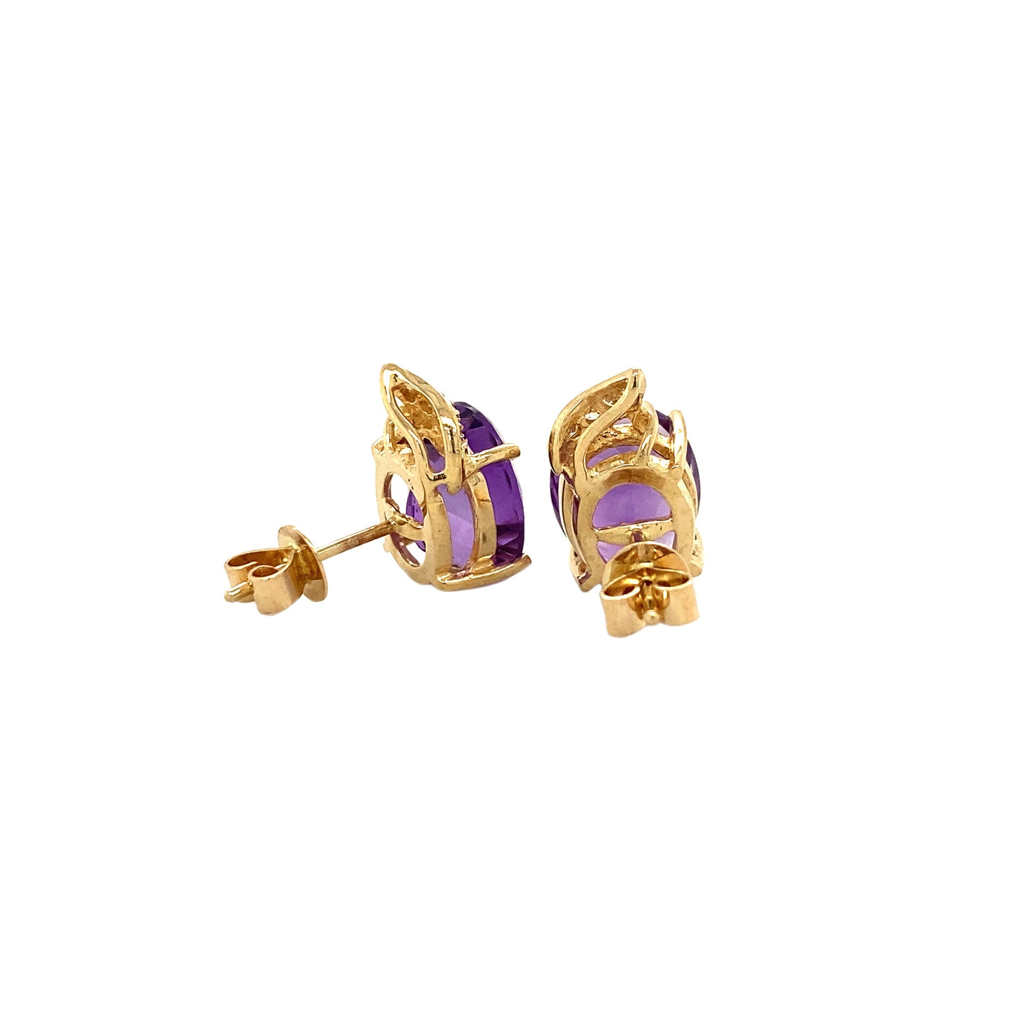 Gouden oorstekers met amethist en diamant 14 krt