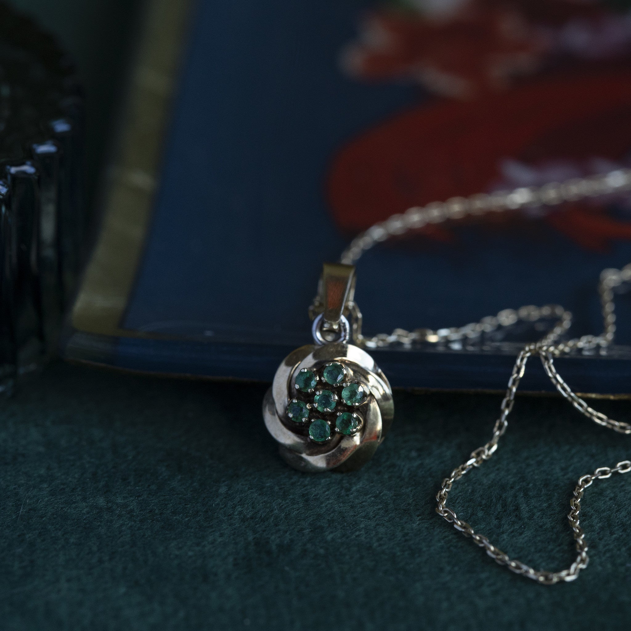 Gouden hanger met smaragd 14 krt