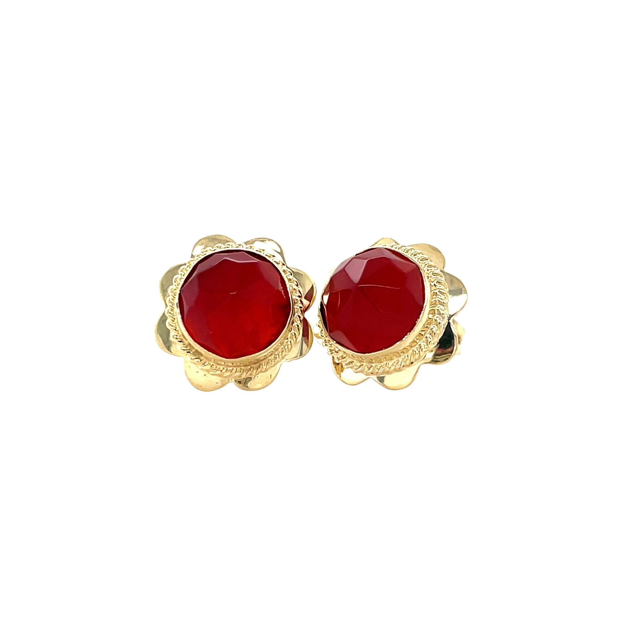 Vintage 14 kt gold stud earrings with carnelian