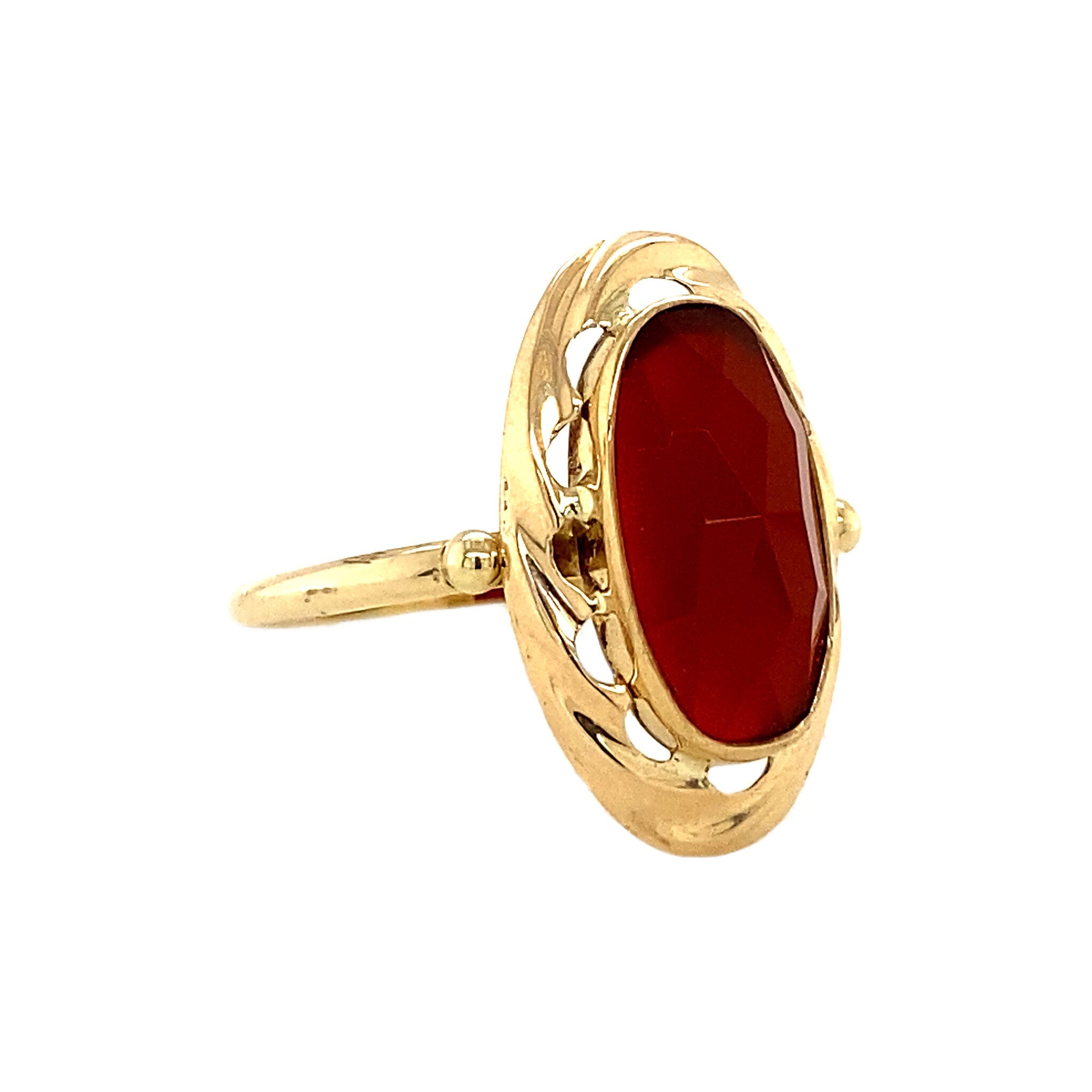 Gold ring with carnelian, 14 kt