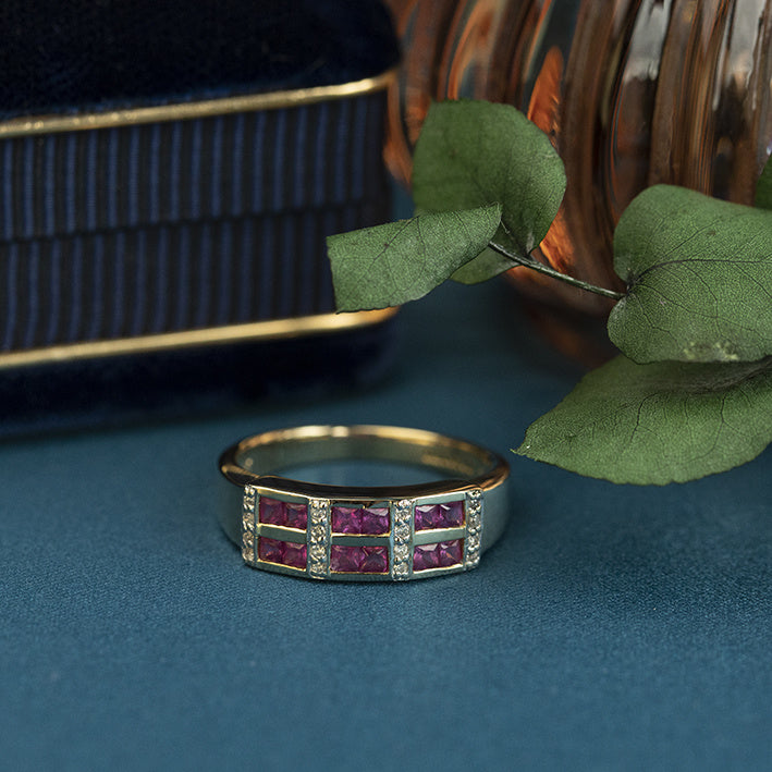9 kt ring with ruby and diamond
