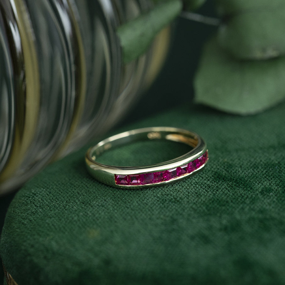 Gouden vintage rijring met robijn 14 kt