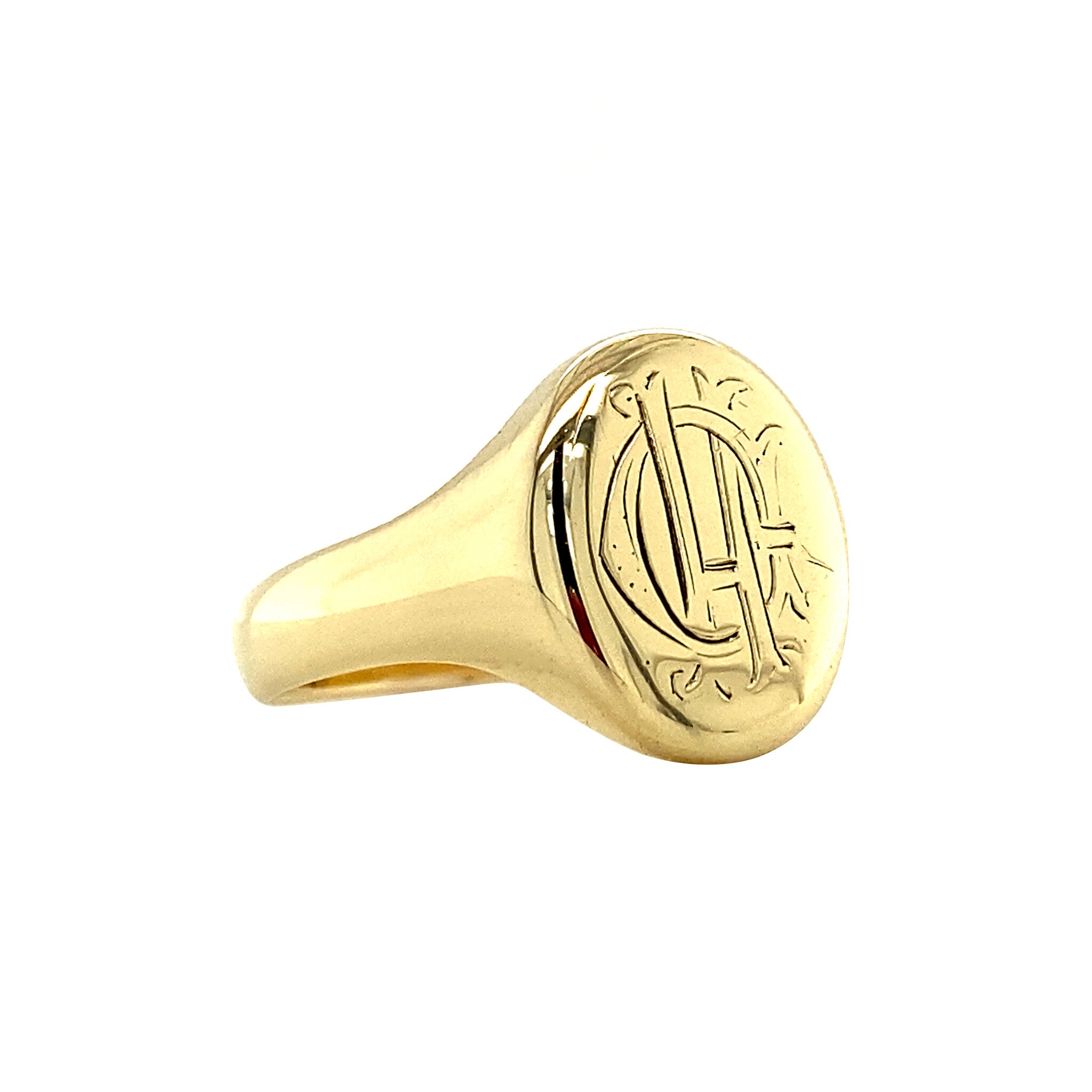 Gold signet ring with engraving 14 krt