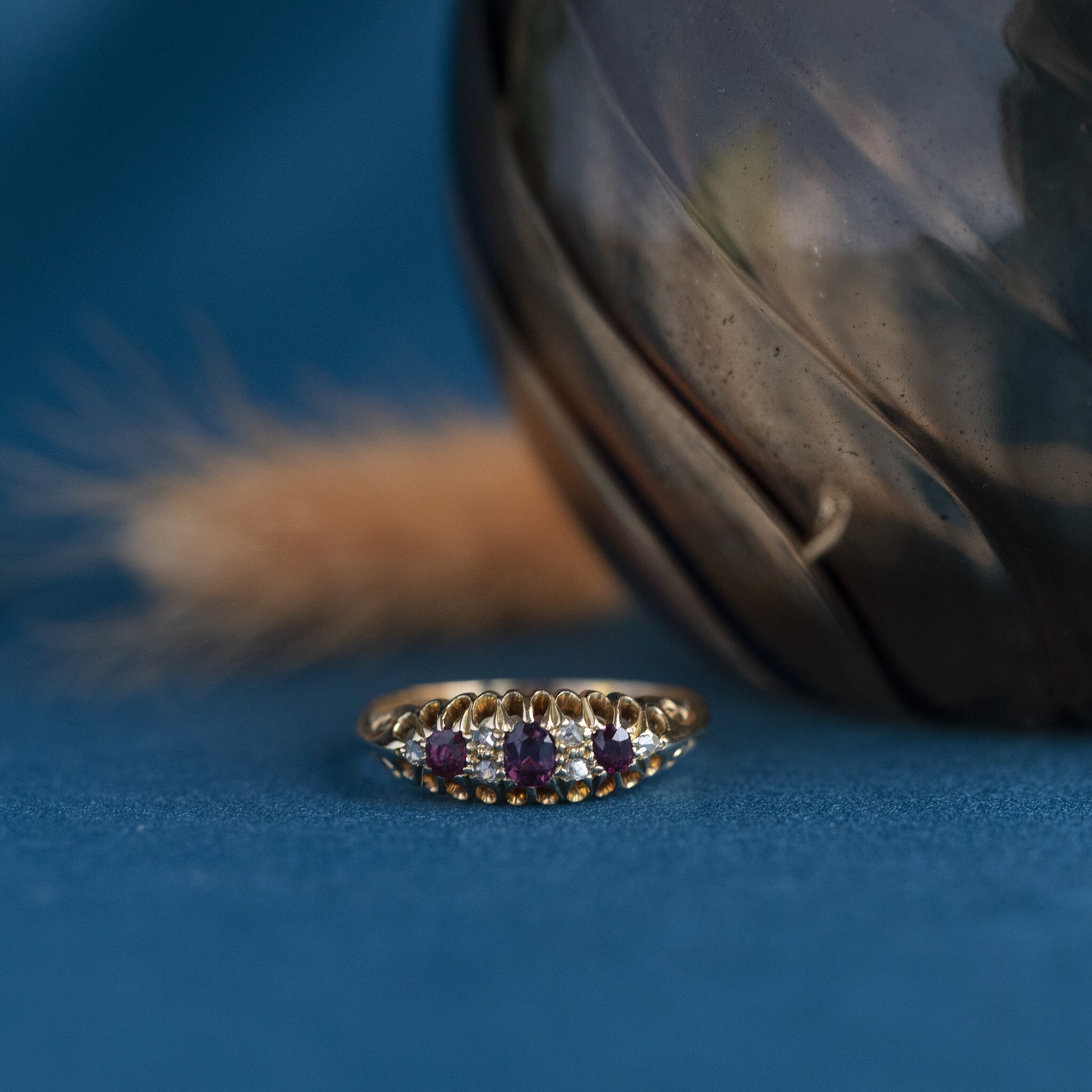 Gold ring with ruby and diamond 18 krt