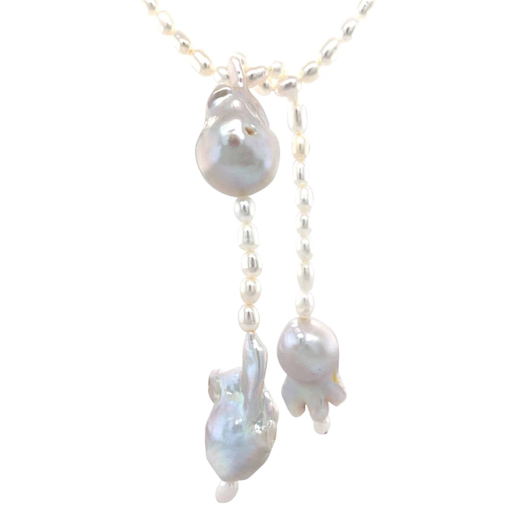 Vintage pearl necklace with baroque pearl