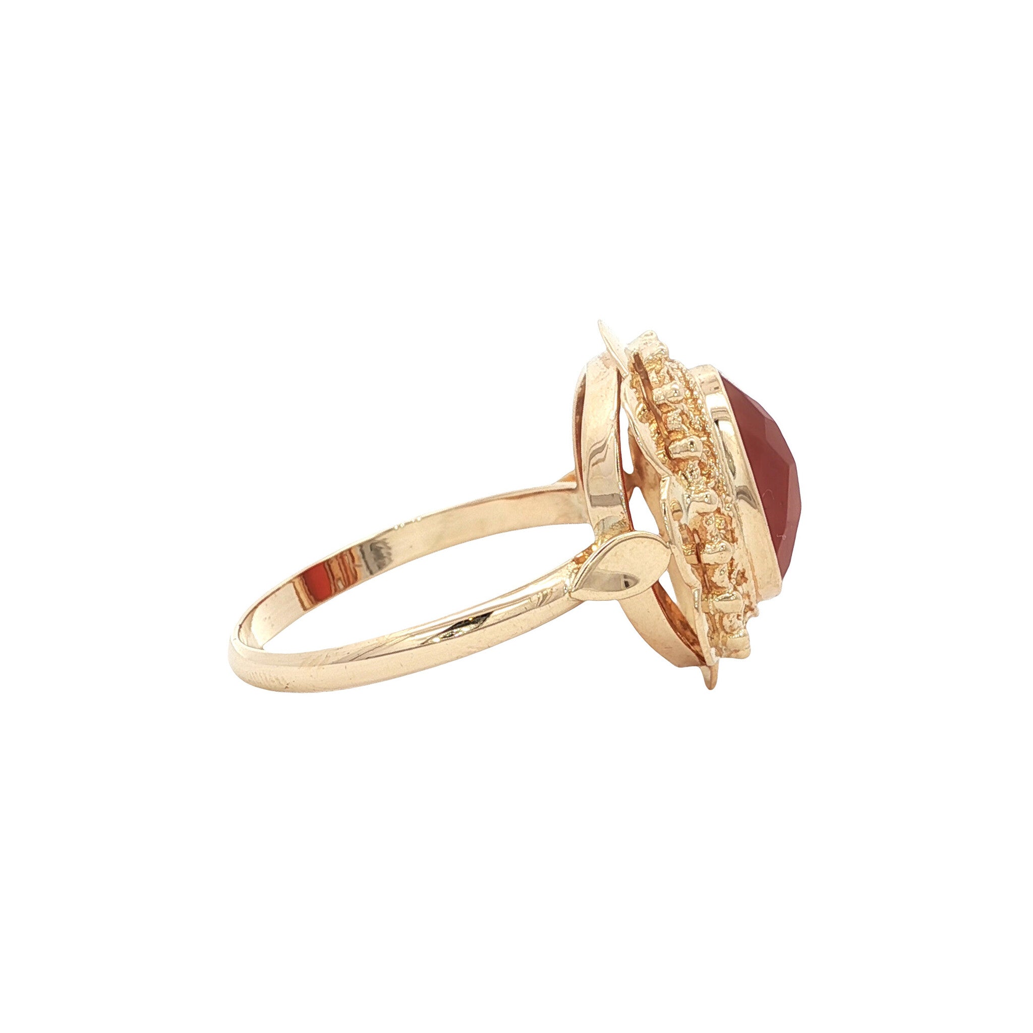 Gold vintage ring with carnelian 14 kt