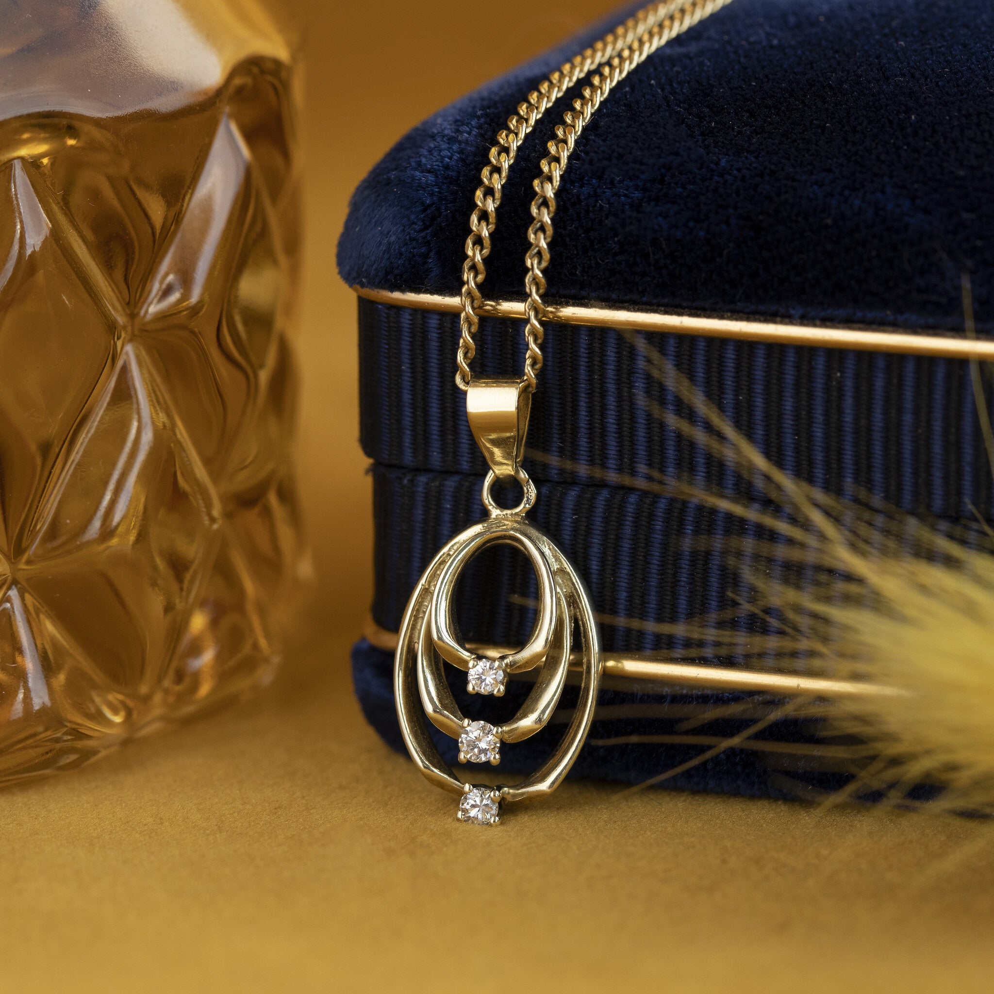 Gouden hanger met diamant 14 krt