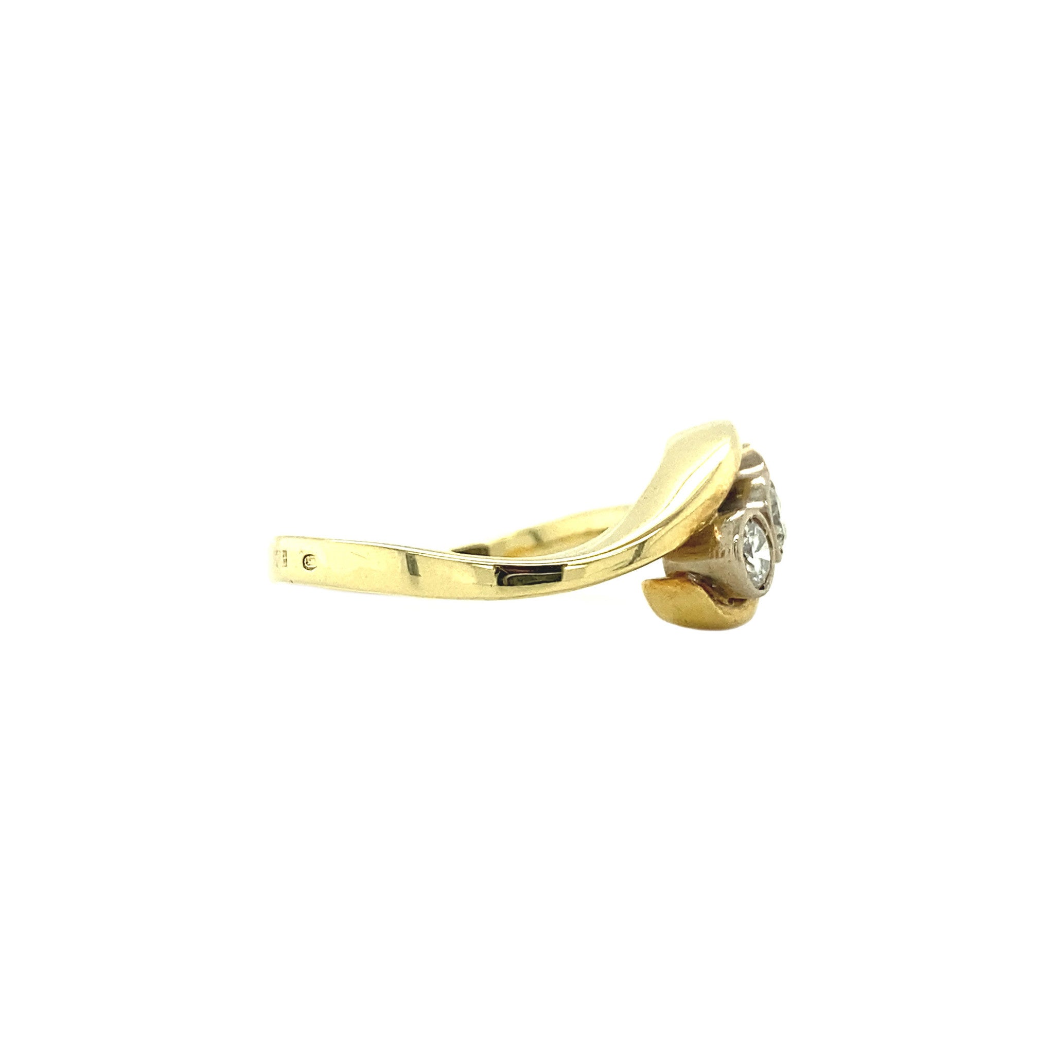 14 kt gold hammered ring with diamond