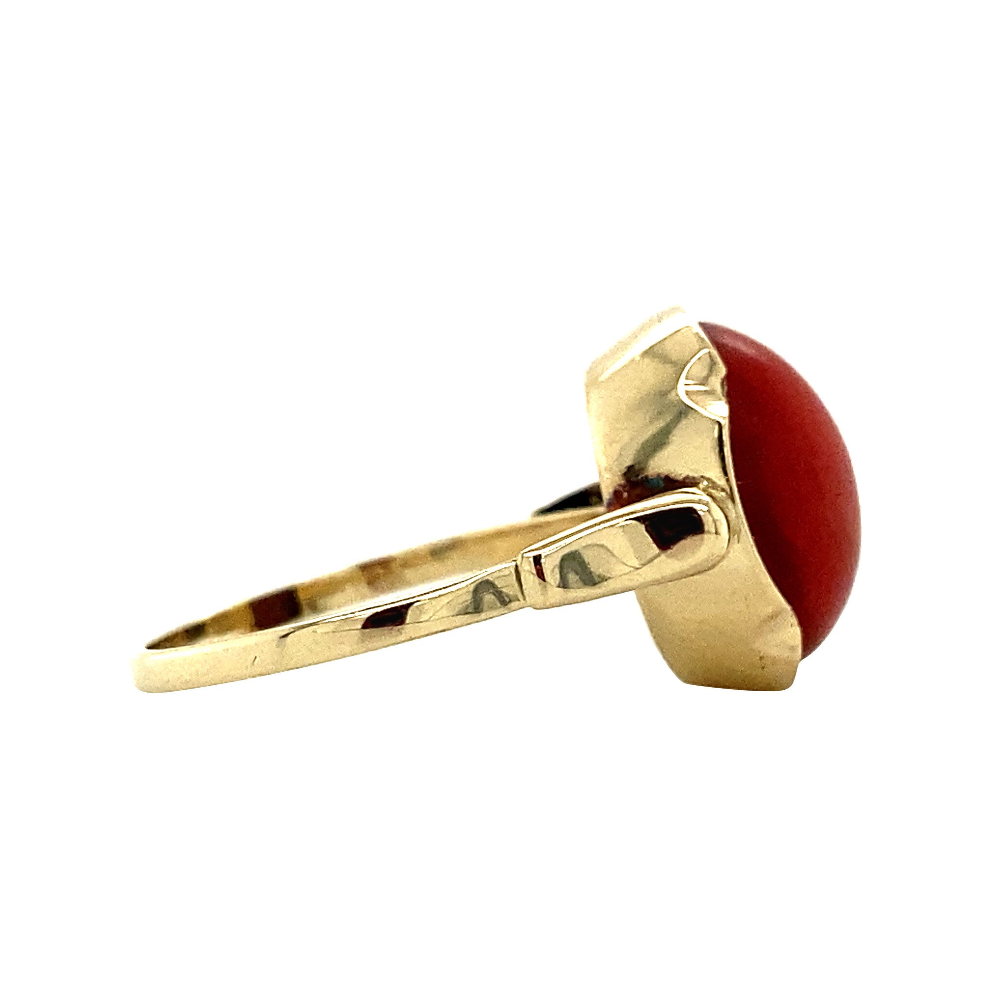 Gouden vintage ring met bloedkoraal 14 krt