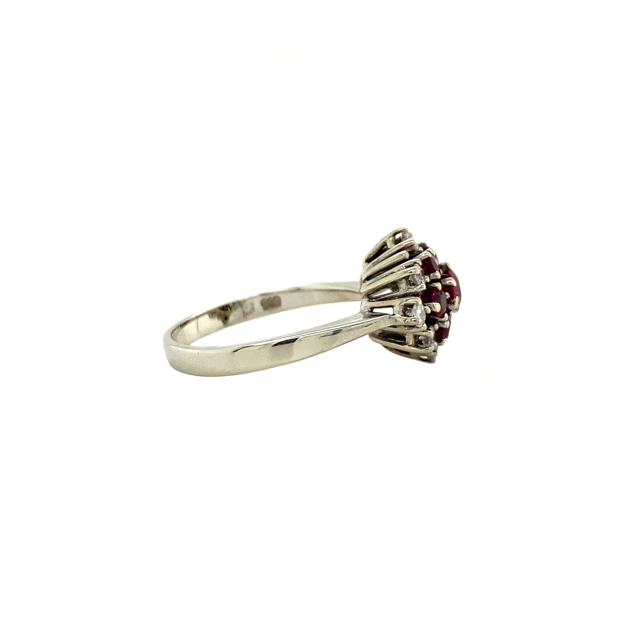 White gold ring with ruby and diamond 14 kt