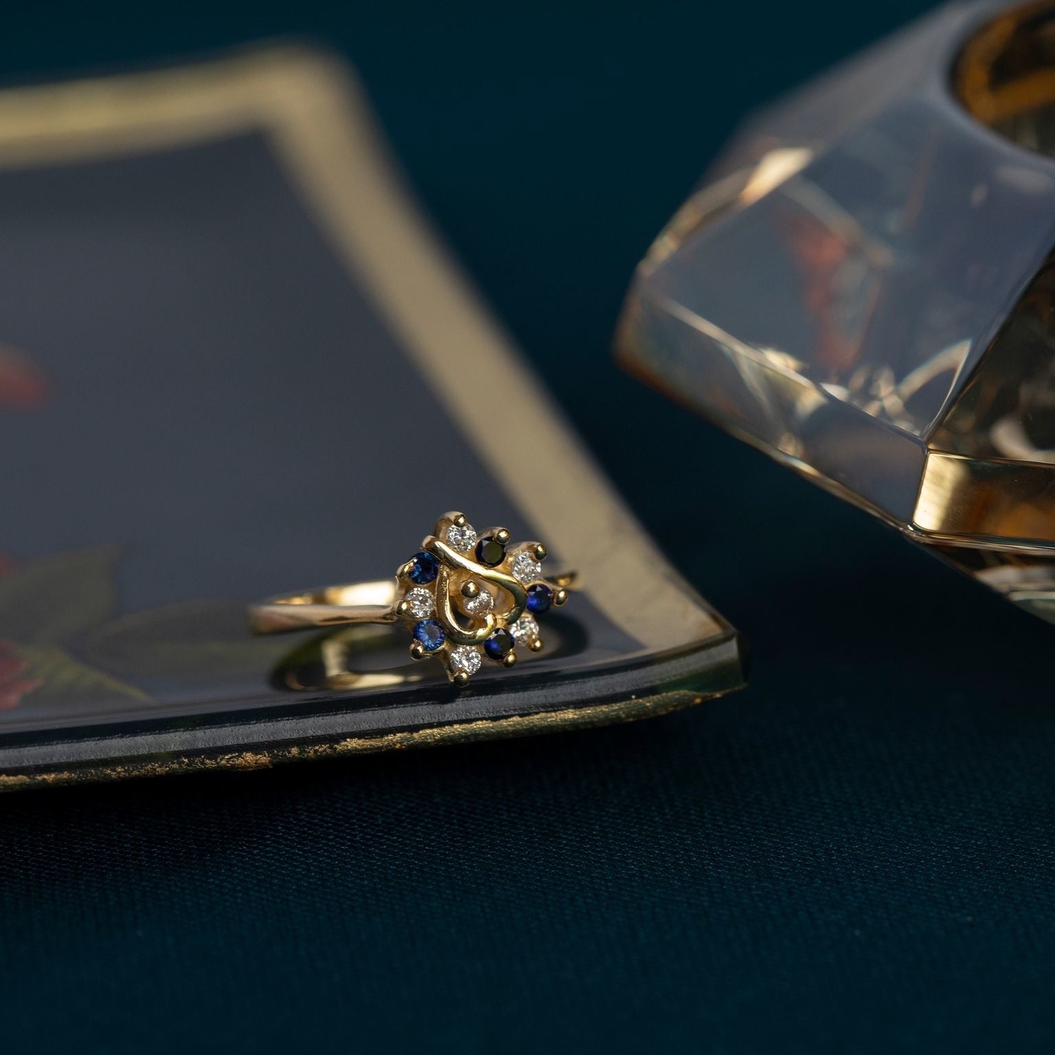 Gouden ring met zirkonia en saffier 18 krt