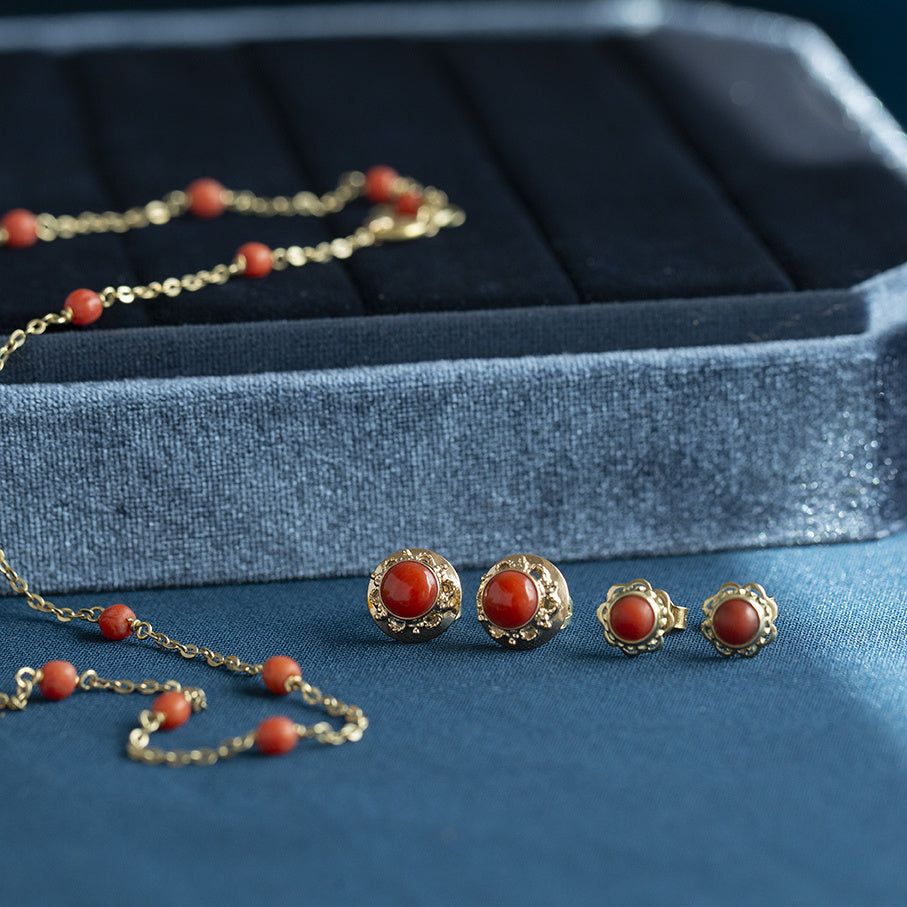 Gold stud earrings with blood coral, 14 kt