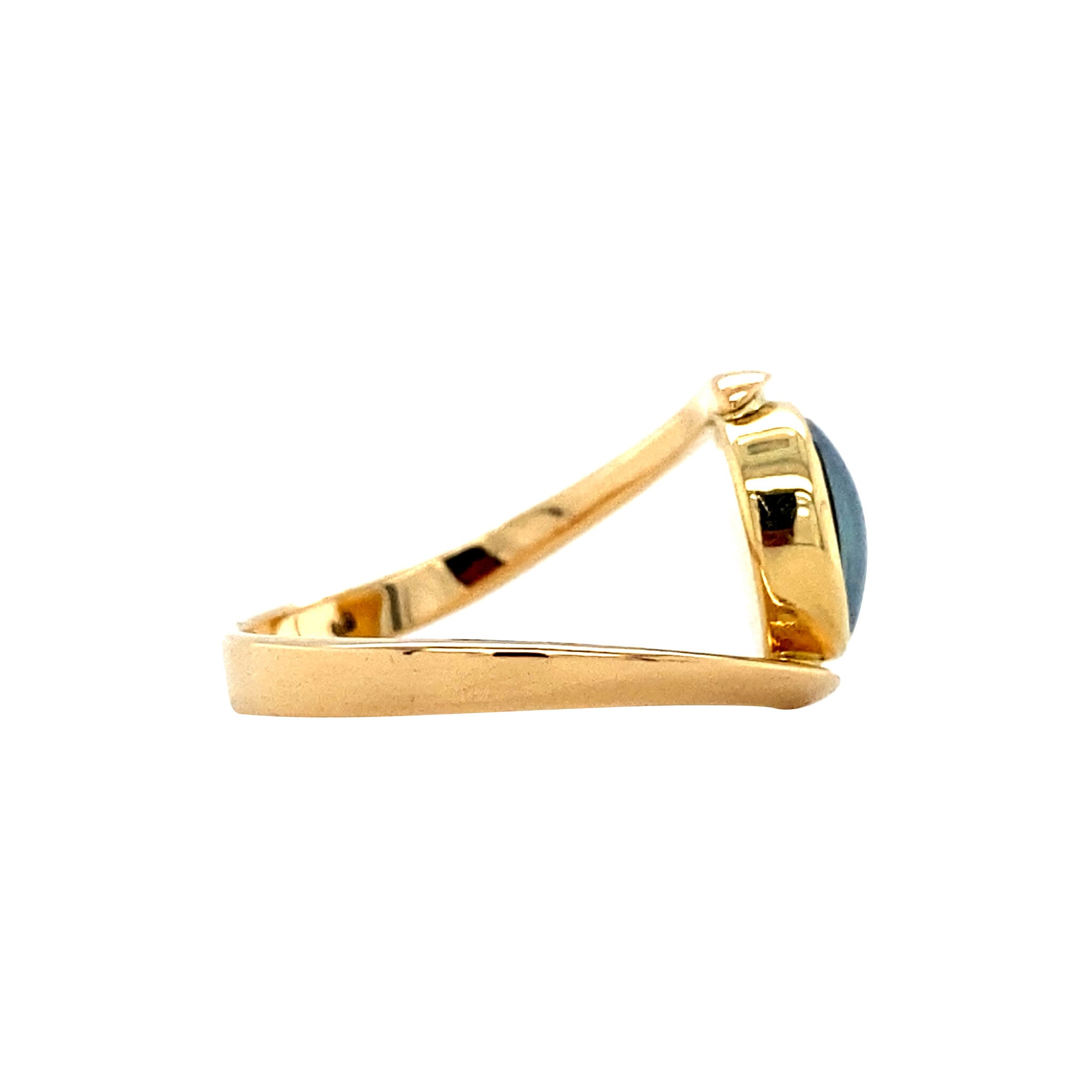18 kt gold ring with opal triplet