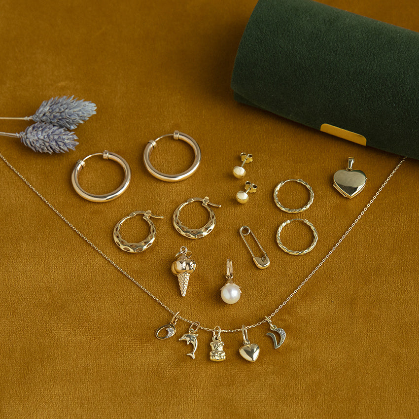Gold vintage smooth ear studs 14 krt