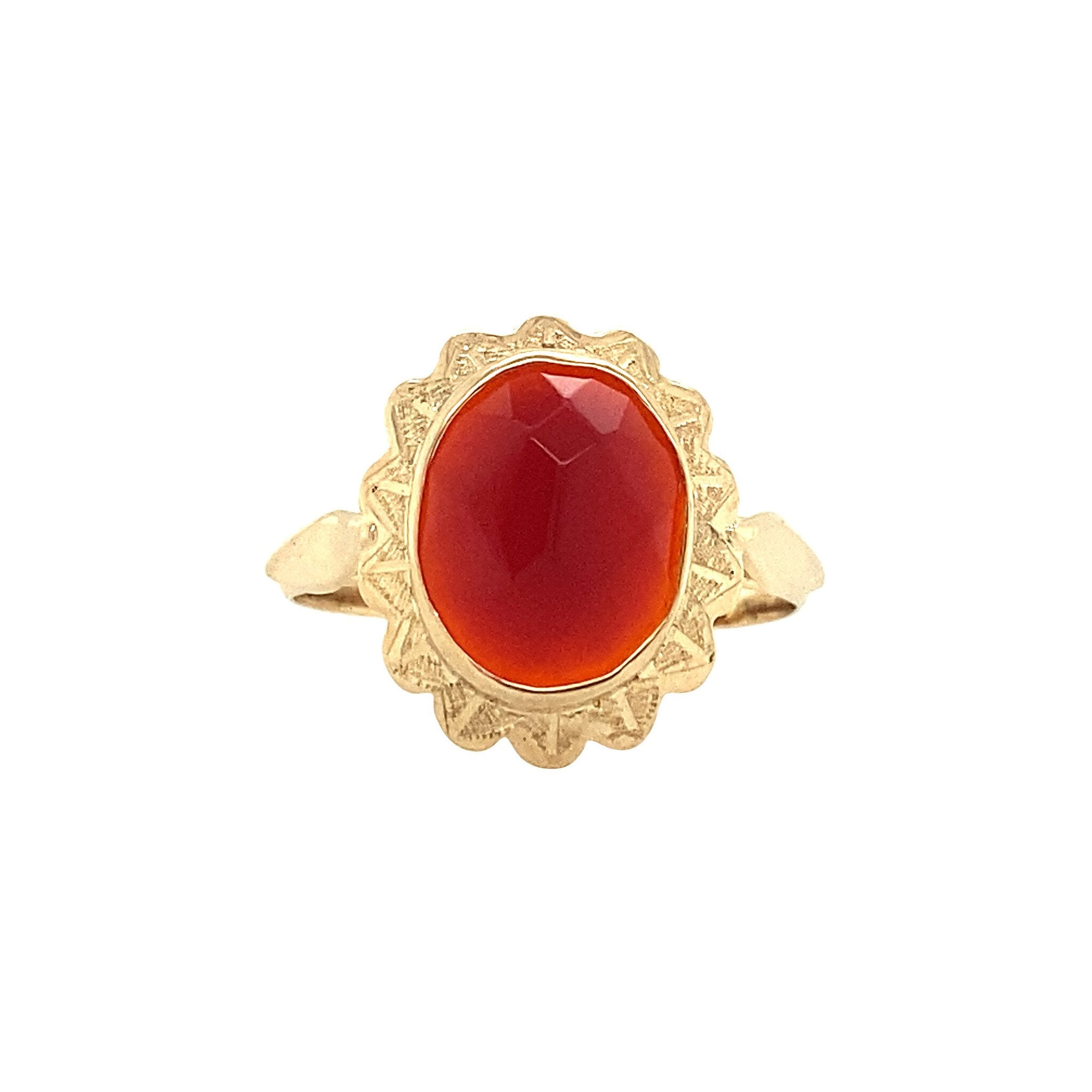 Gold ring with carnelian 14 krt