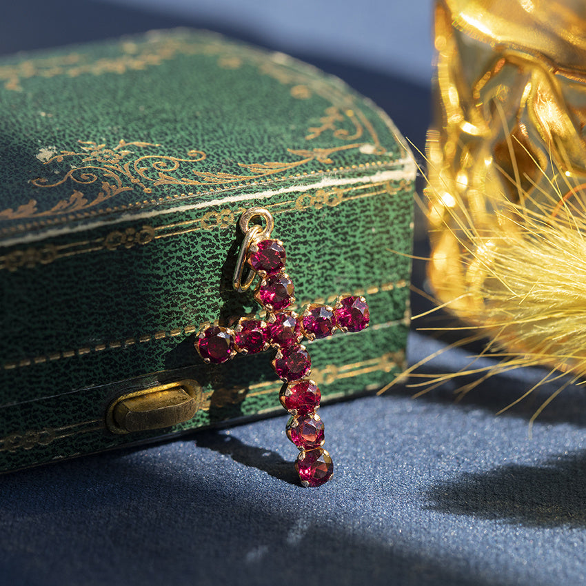 Roségouden vintage kruis hanger met granaat 14 krt