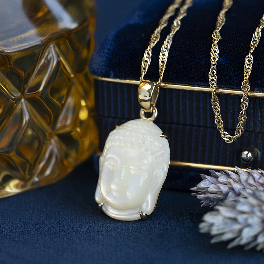 Gouden vintage Boeddha hanger met parelmoer 14 kt