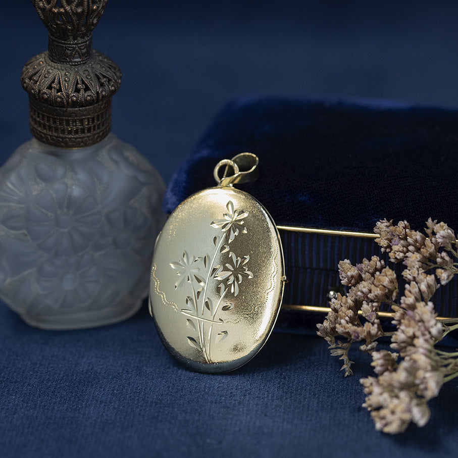 Gouden vintage medaillon met gravure 14 kt