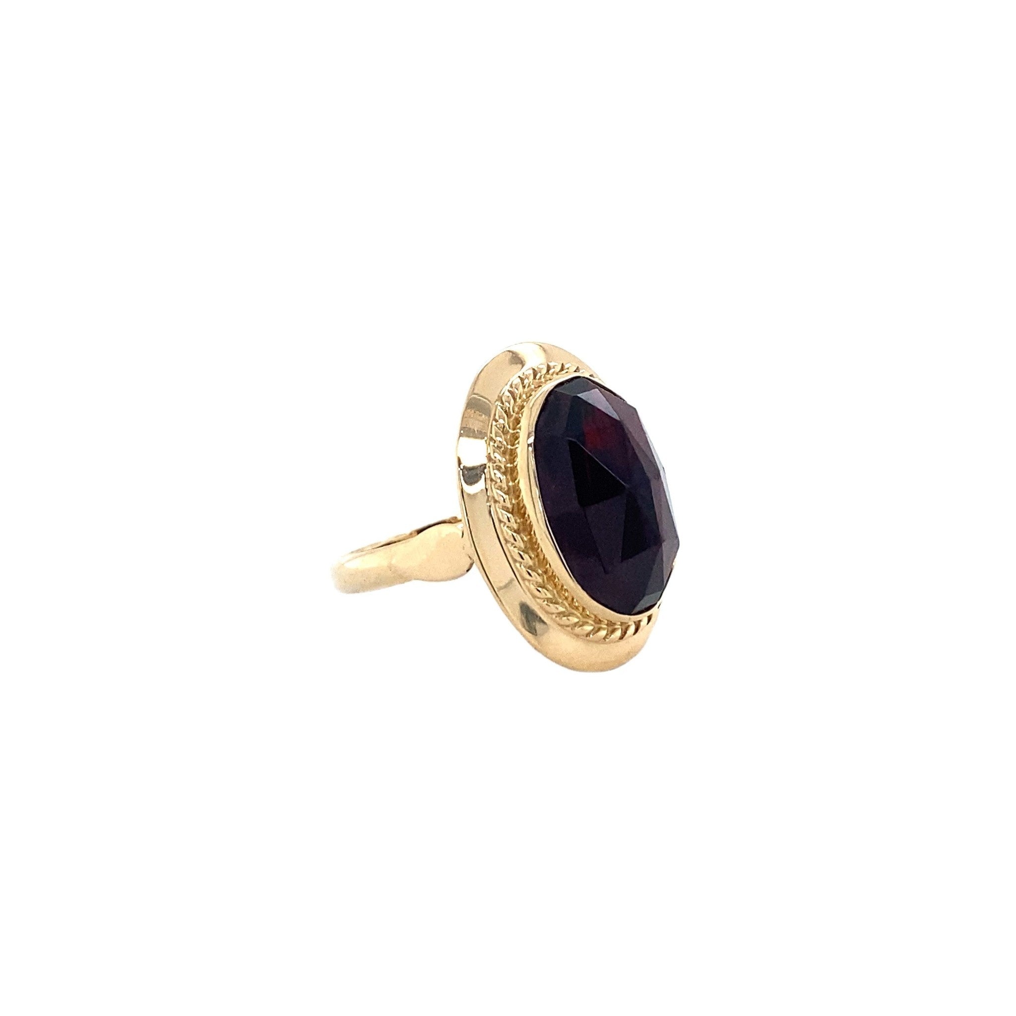 14 kt gold ring with garnet