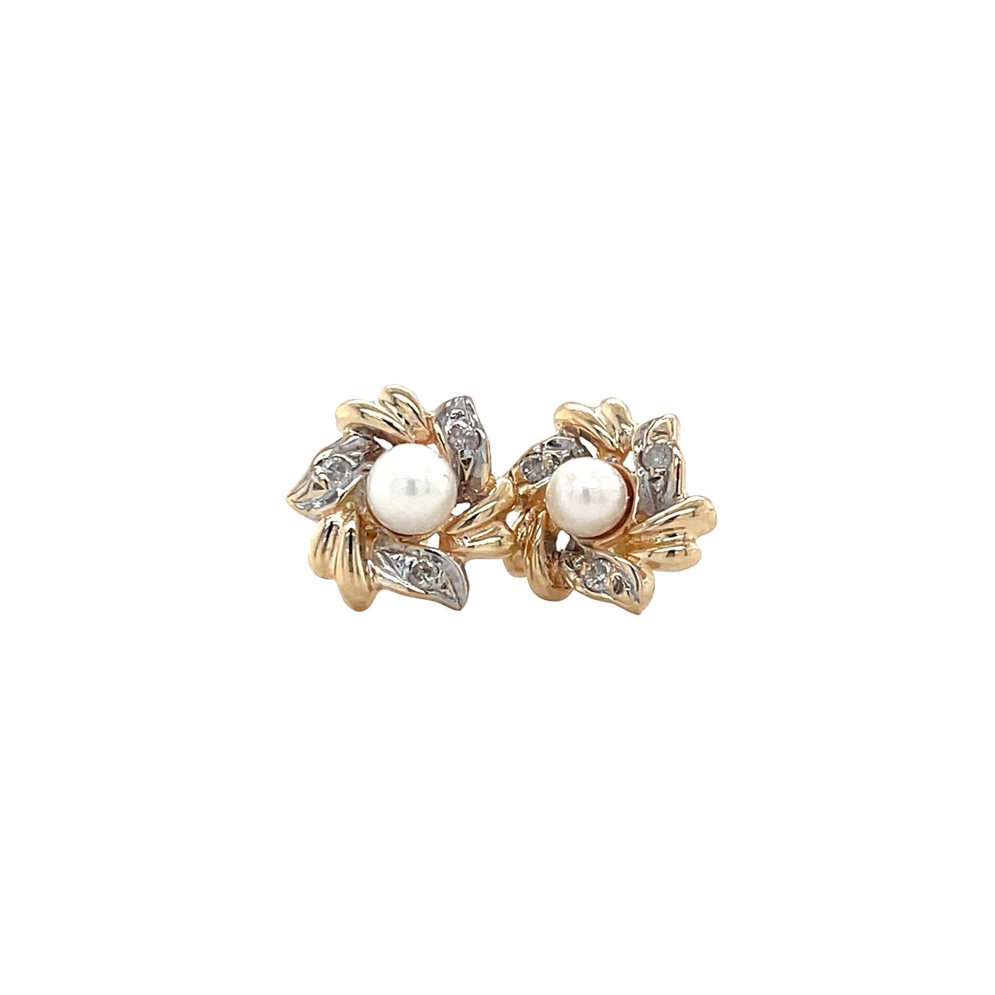 Gold vintage ear studs with pearl and diamond 14 krt
