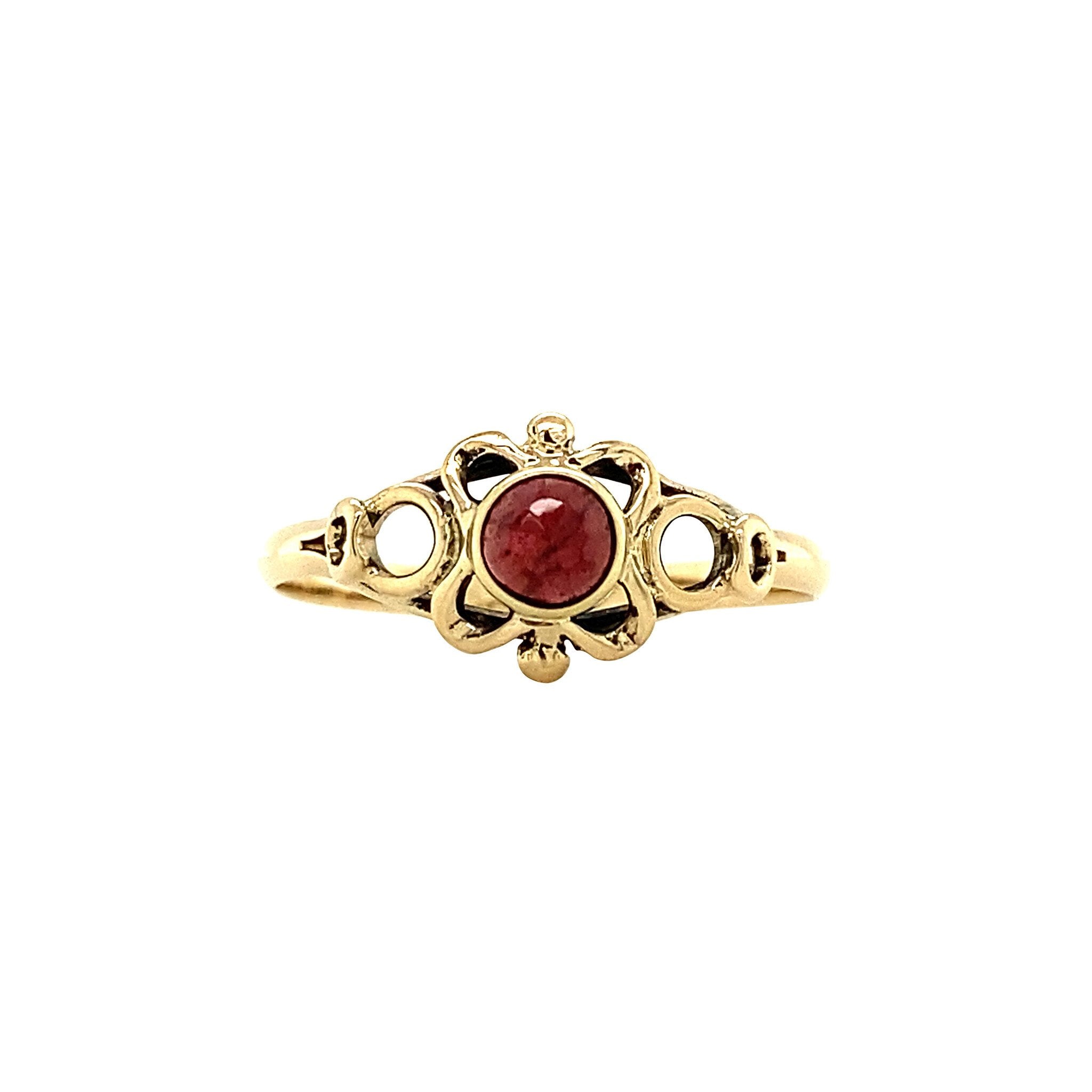 14 kt gold ring with garnet